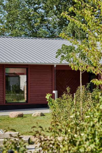 Danmarks første CO2-neutrale børnehave beklædt med stålprofiler, Børnehuset Grønnegården, Transformervej 3, 2860 Søborg